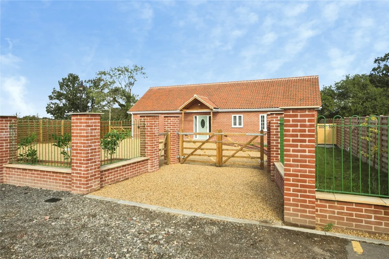 3 bed house for sale, Bury Road, Hepworth, IP22