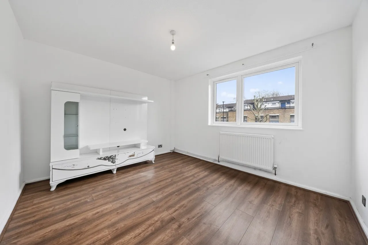 Whinchat Road, SE28, photo 8