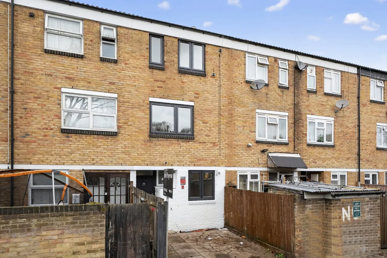 Whinchat Road, SE28, photo 18