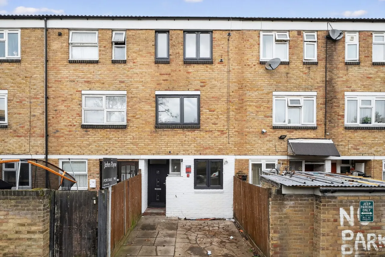 Whinchat Road, SE28, photo 17