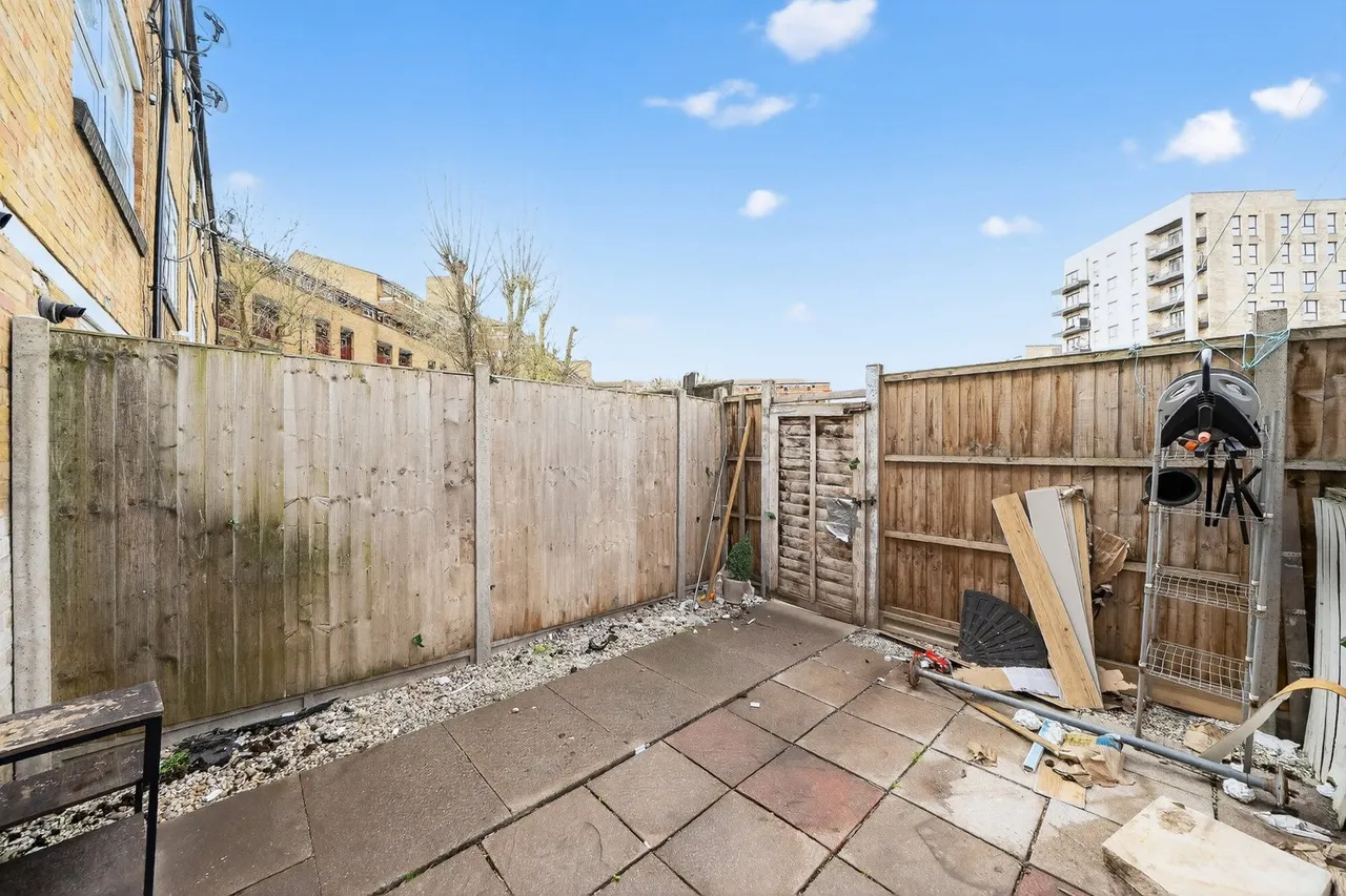 Whinchat Road, SE28, photo 13