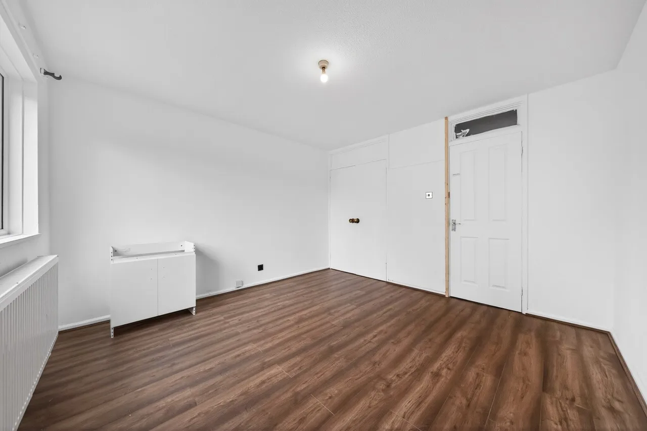 Whinchat Road, SE28, photo 11