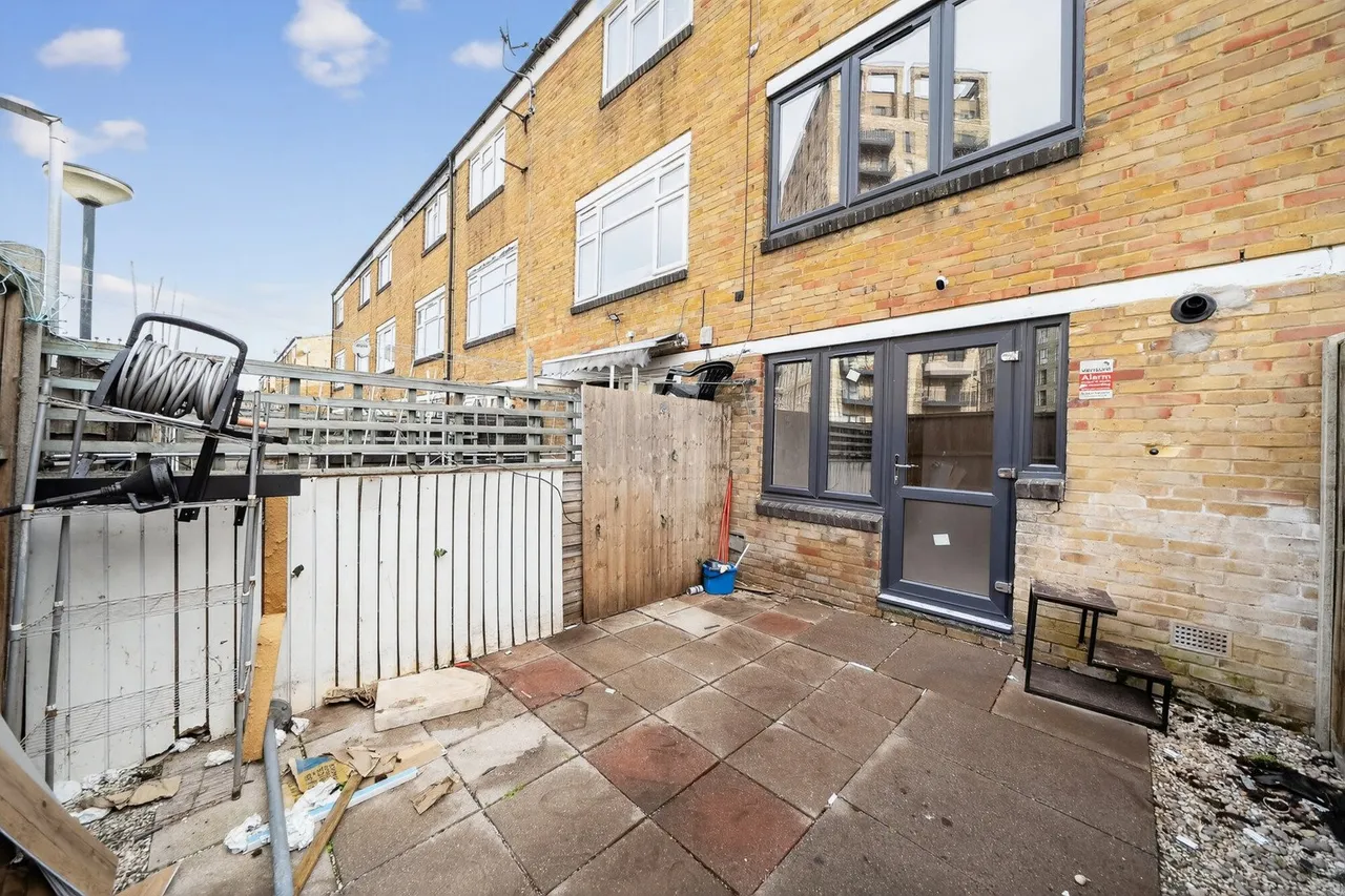 Whinchat Road, SE28, photo 14