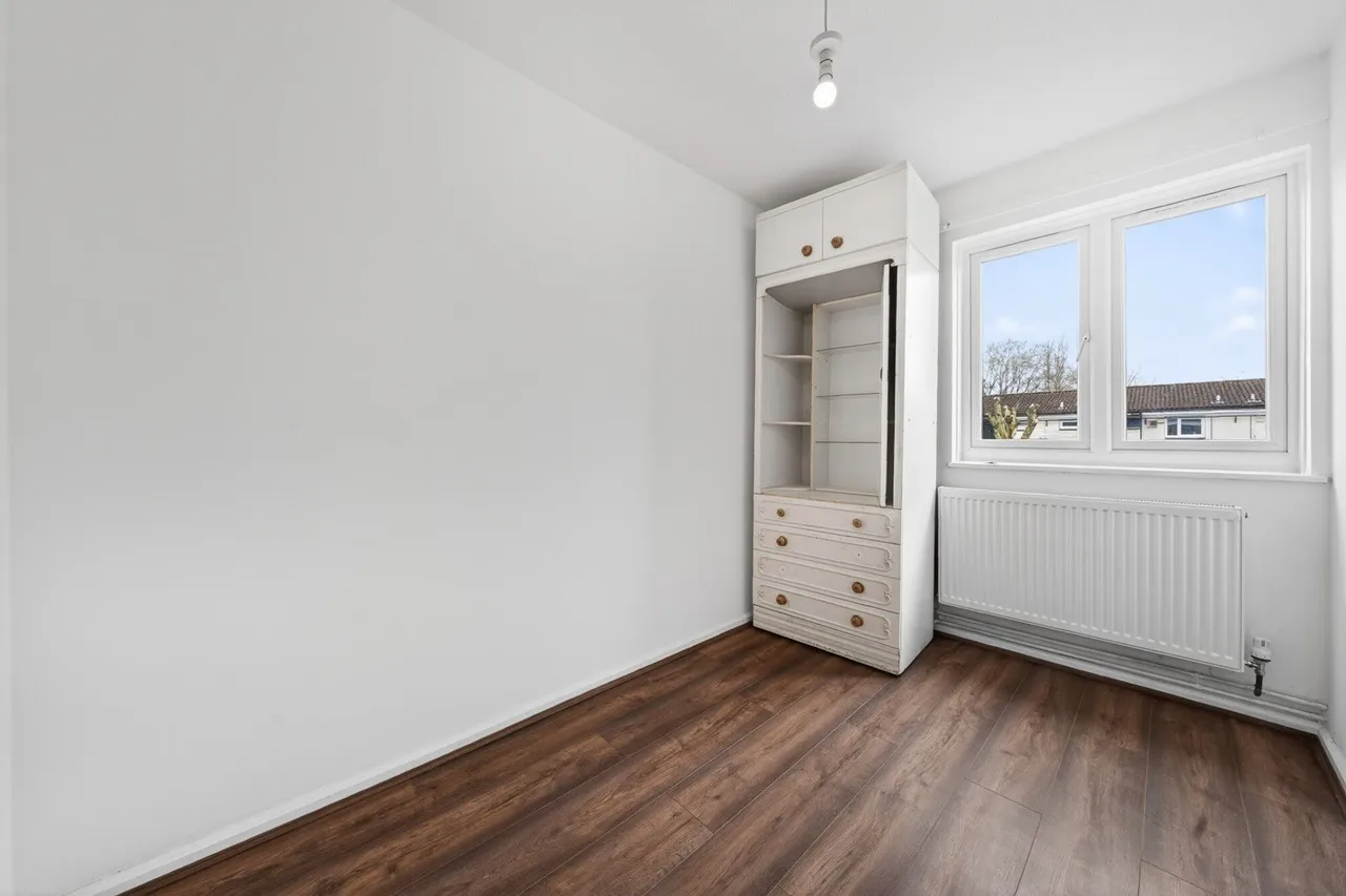Whinchat Road, SE28, photo 10