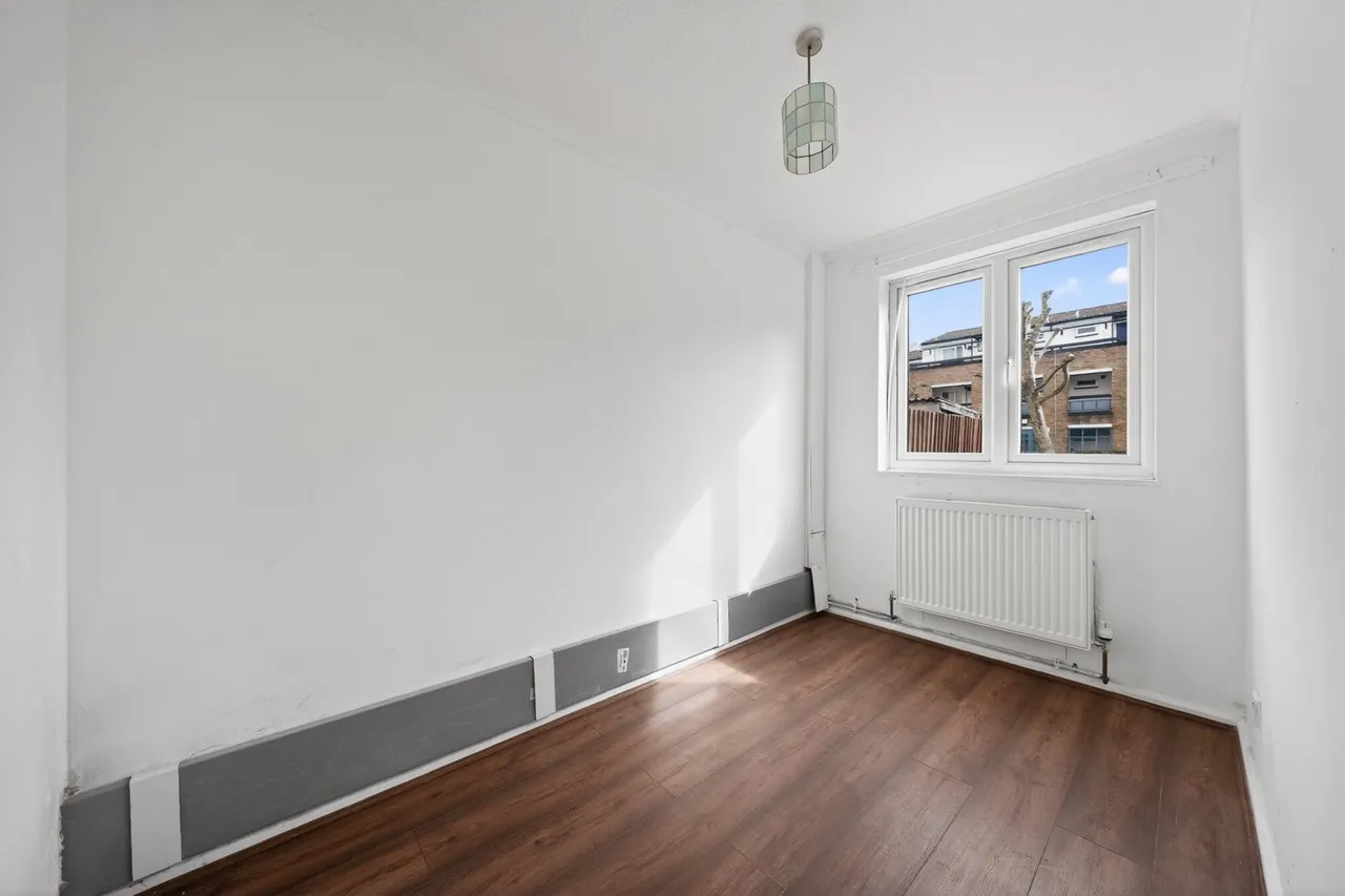 Whinchat Road, SE28, photo 12