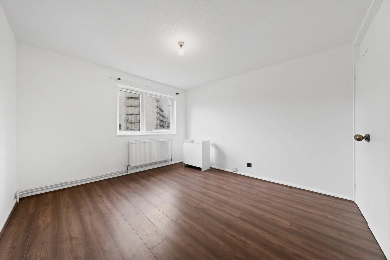 Whinchat Road, SE28, photo 6