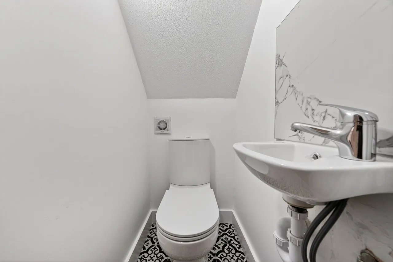 Whinchat Road, SE28, photo 16