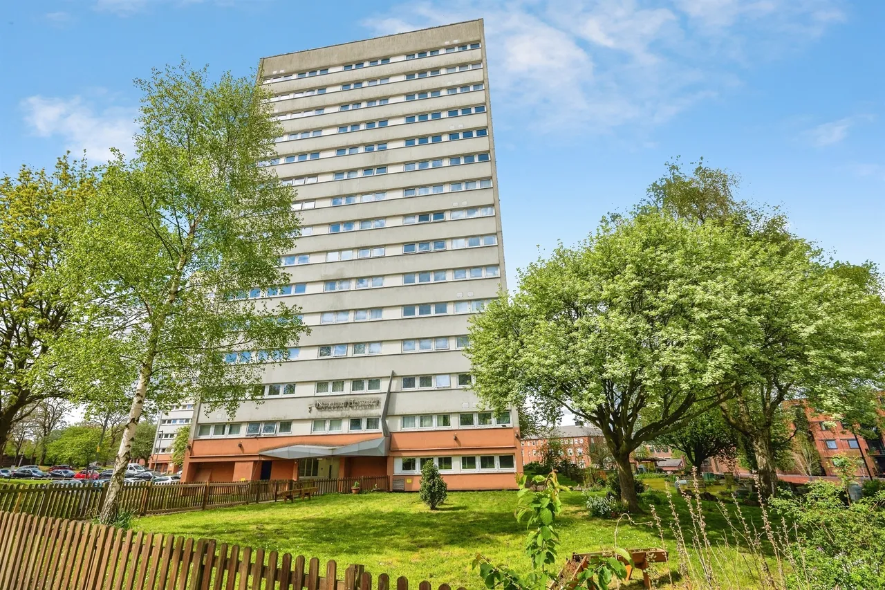 2 bed flat for sale — Civic Close, Birmingham