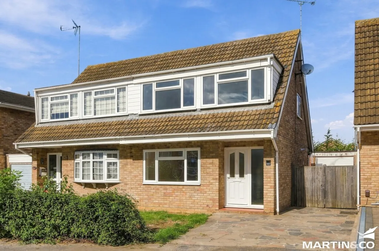 3 bed house for sale — Belmonde Drive, Chelmsford