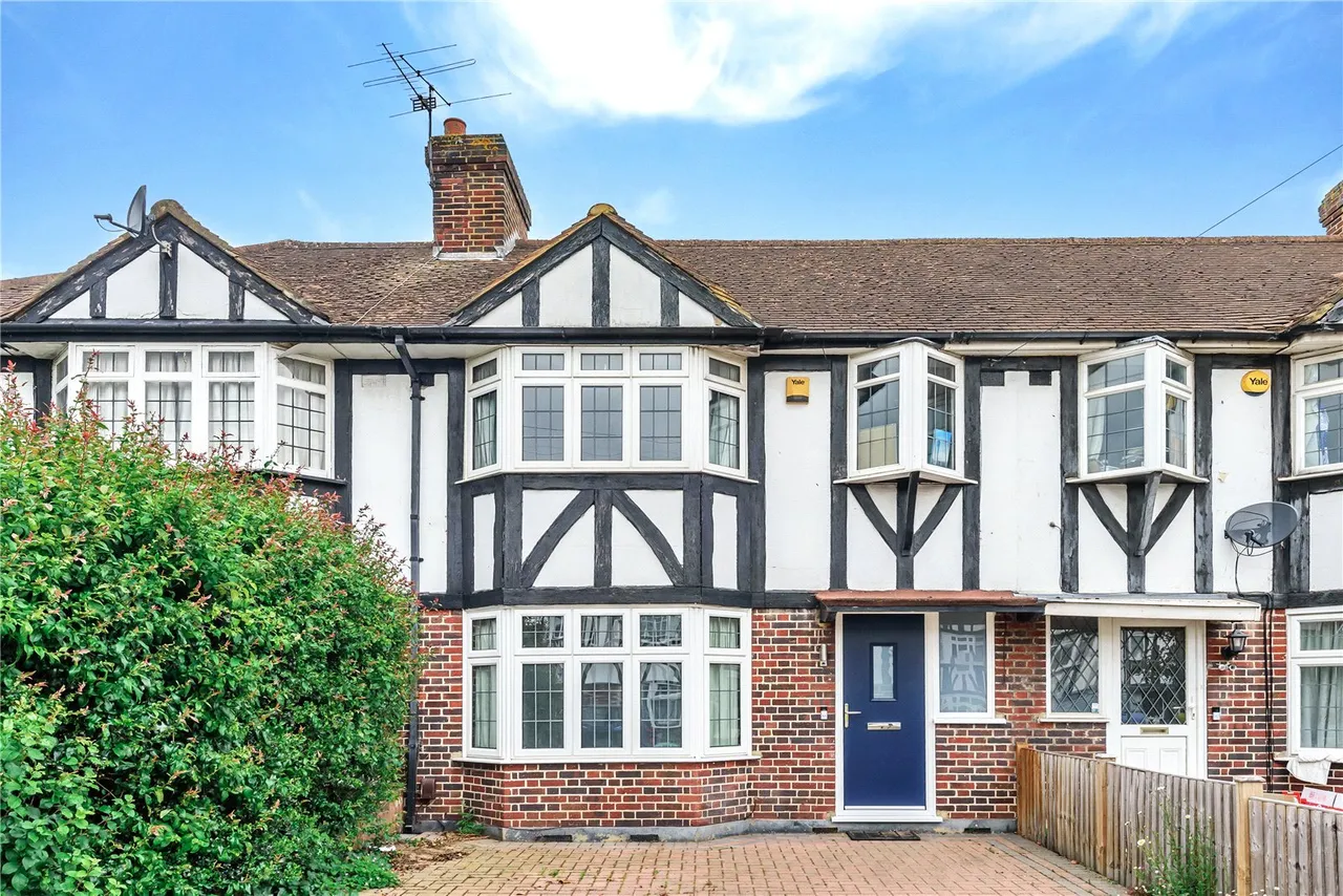 3 bed house for sale — Milner Drive, Twickenham, TW2 7PJ