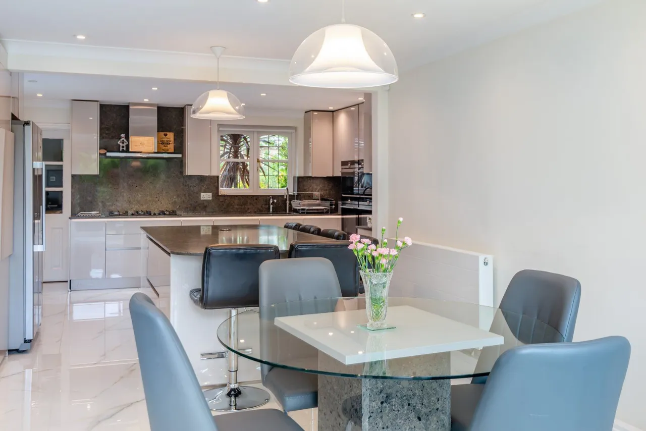 Fulmer Drive, Gerrards Cross, Buckinghamshire, SL9 7HH, photo 7