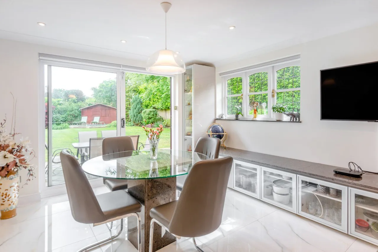 Fulmer Drive, Gerrards Cross, Buckinghamshire, SL9 7HH, photo 8