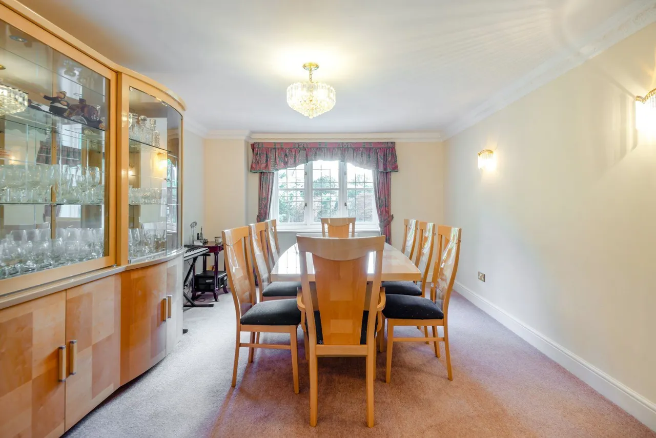 Fulmer Drive, Gerrards Cross, Buckinghamshire, SL9 7HH, photo 4