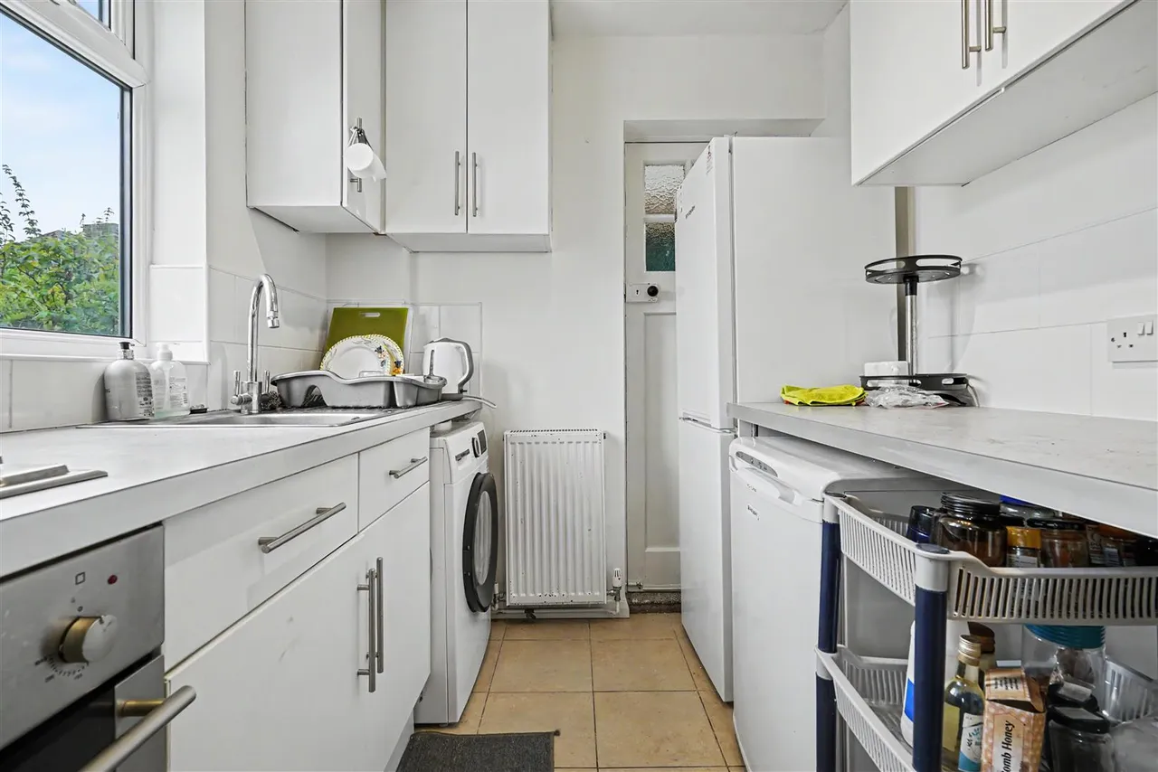 High Road, Chilwell, NG9, photo 9