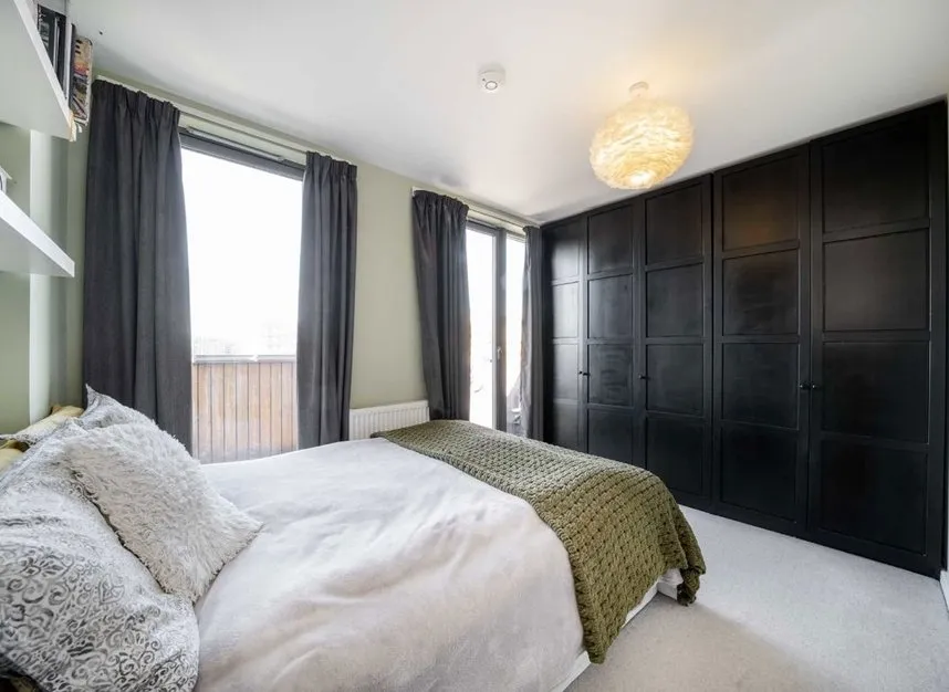 Robertson Road, Canning Town, E16, photo 4