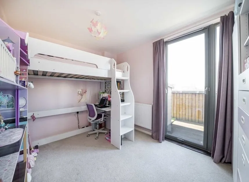 Robertson Road, Canning Town, E16, photo 6
