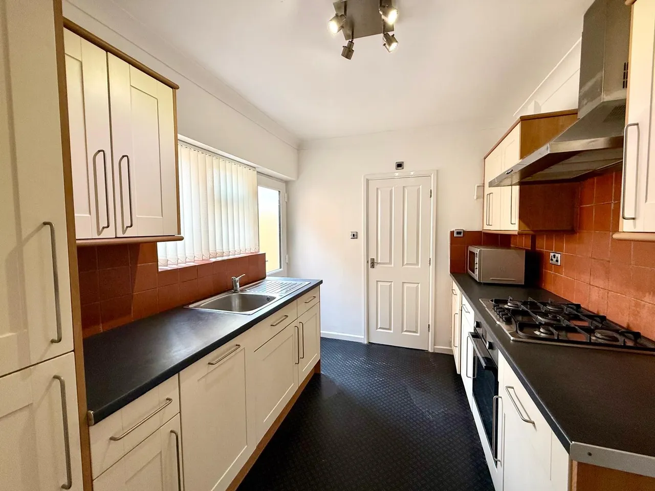 Ipswich Street, Swindon, Wiltshire, SN2 1DB, photo 3