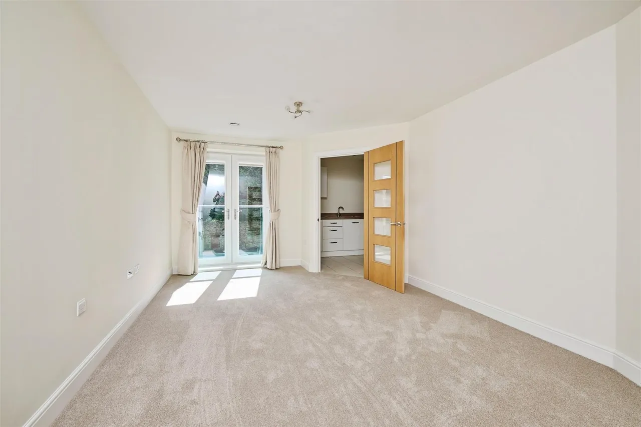 High Street, Huntingdon, PE29, photo 2