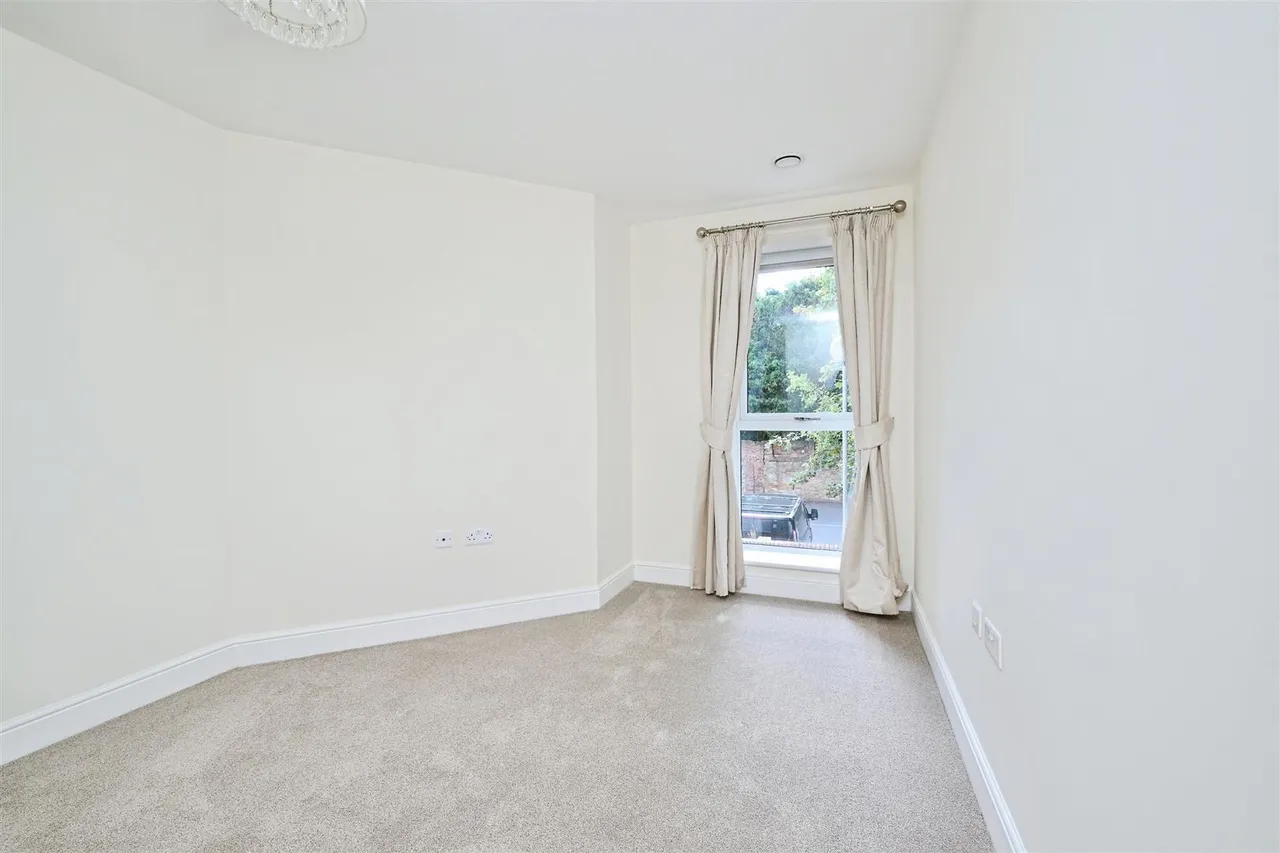 High Street, Huntingdon, PE29, photo 10