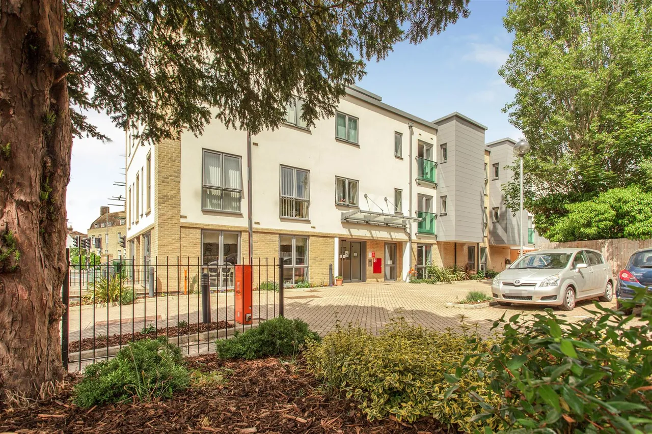 1 bed flat for sale, High Street, Huntingdon, PE29