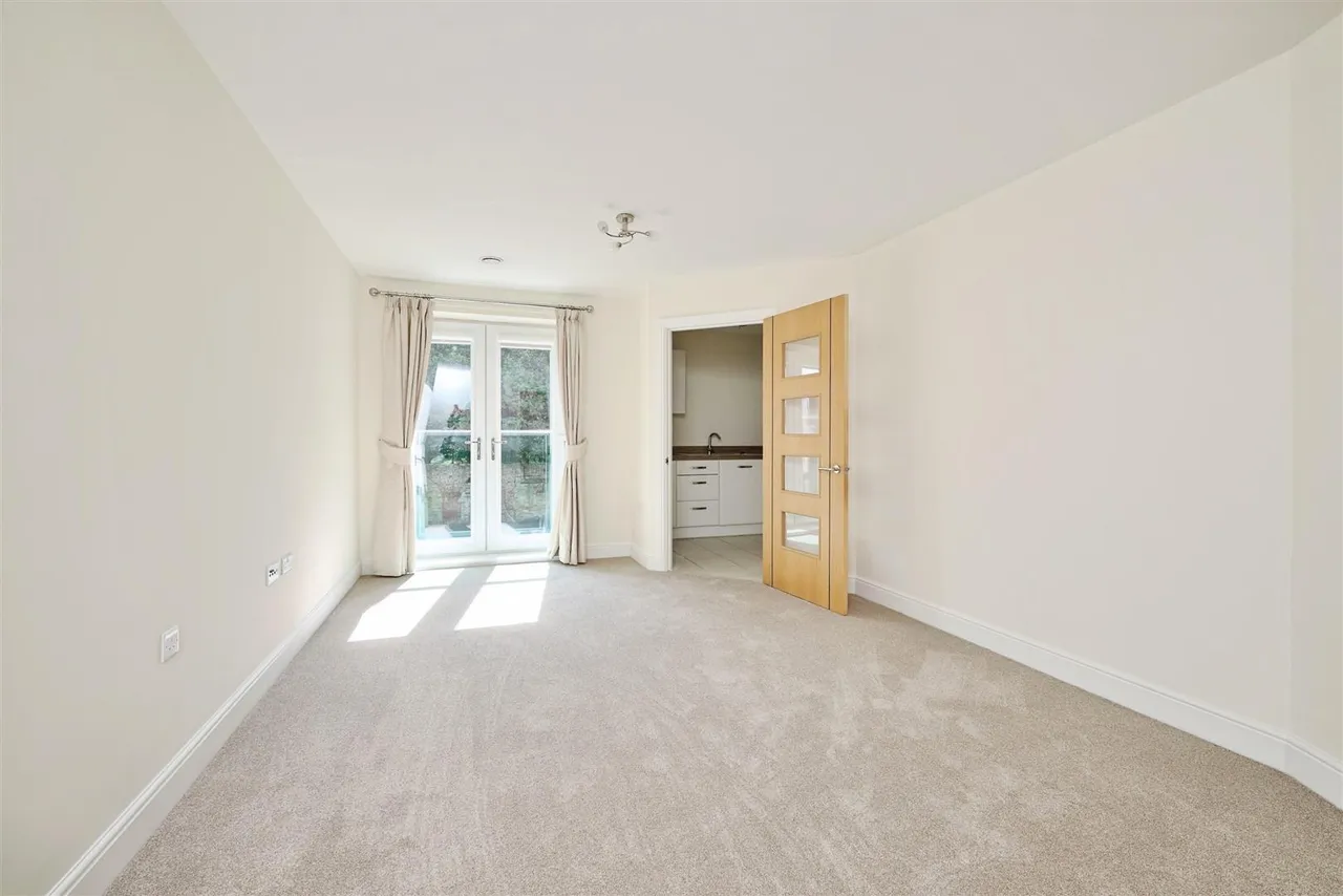 High Street, Huntingdon, PE29, photo 3