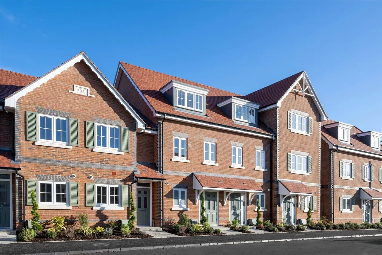 4 bed house for sale, Moor Lane, Staines-upon-Thames, TW18
