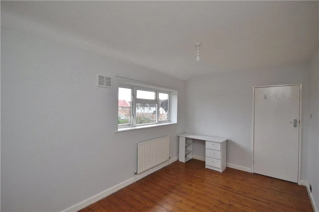Larch Avenue, Guildford, GU1, photo 8