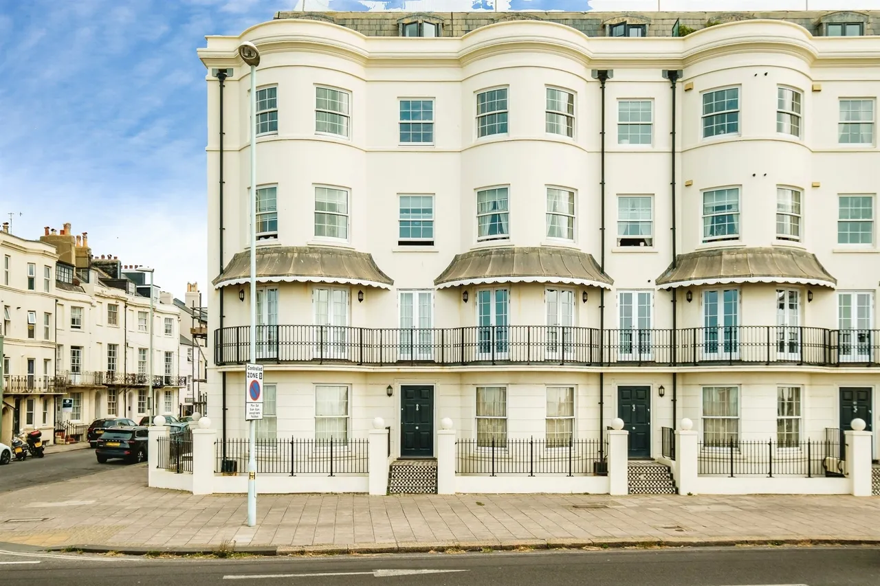 2 bed flat for sale — Marine Parade, Worthing