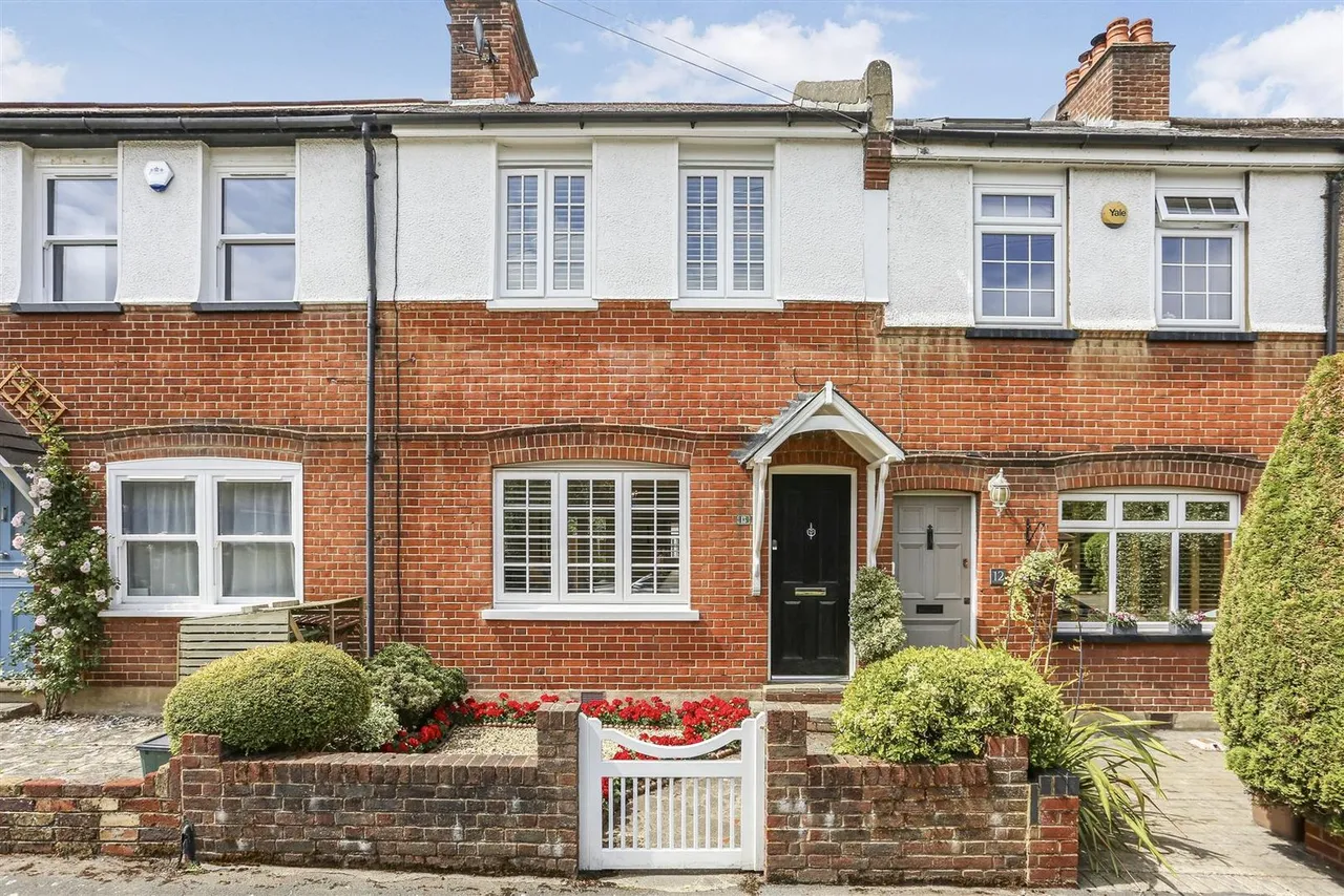 2 bed house for sale, Jubilee Road, Cheam, SM3