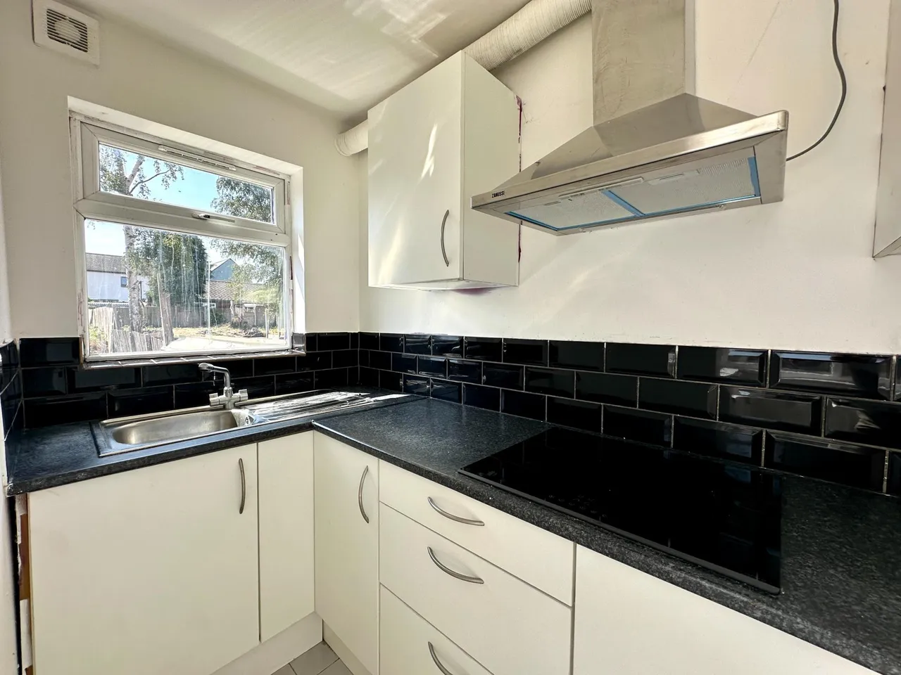Barracks Lane, Walsall, WS3, photo 5