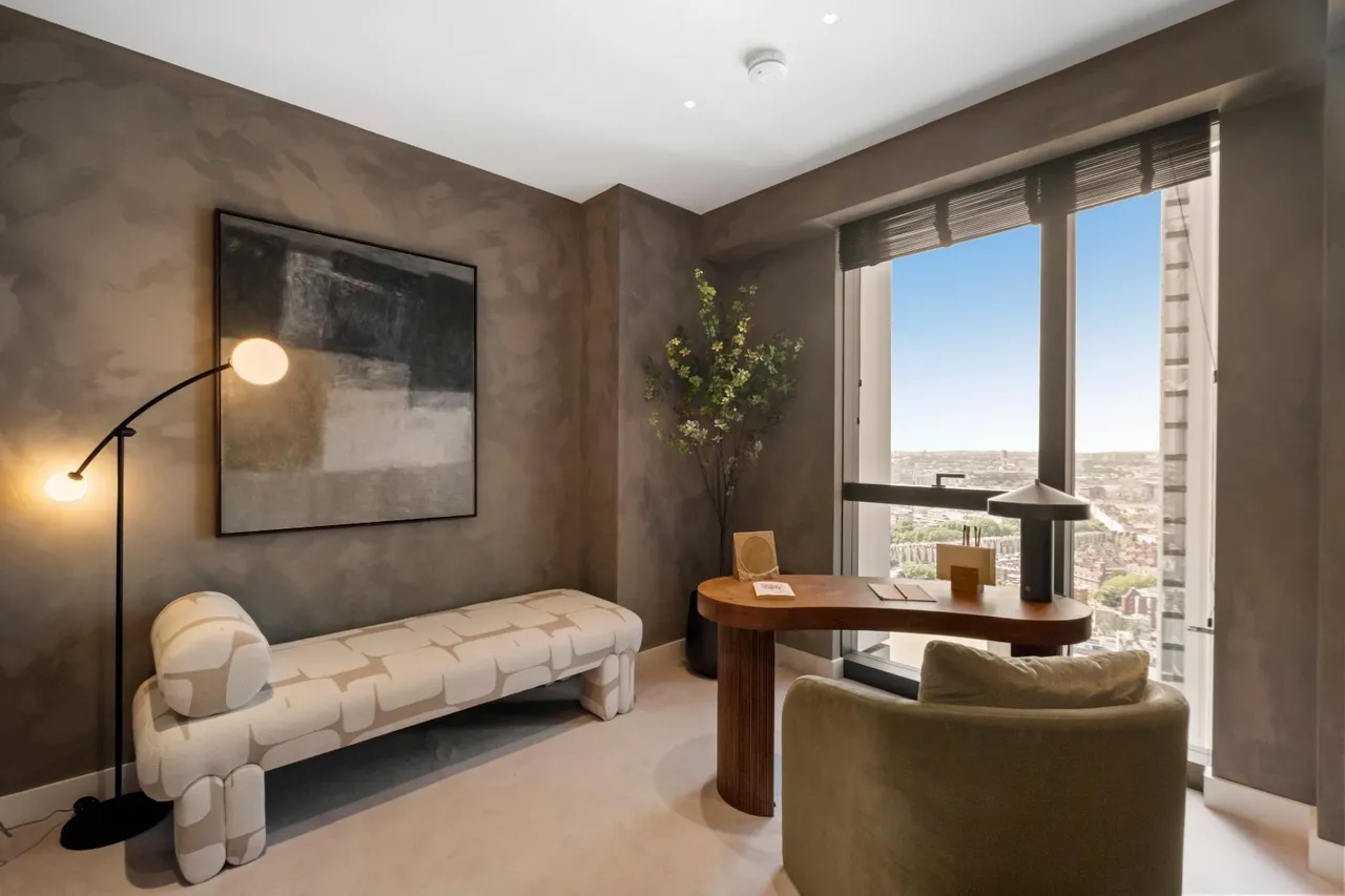 3 bed flat to rent, Nine Elms Lane, London, SW8