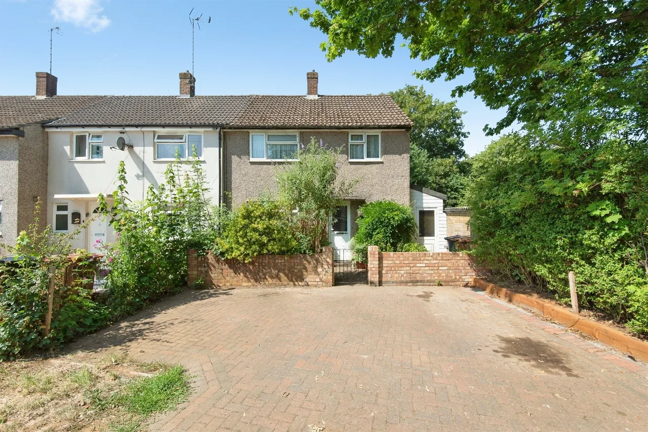 3 bed house for sale — Marymead Drive, Stevenage