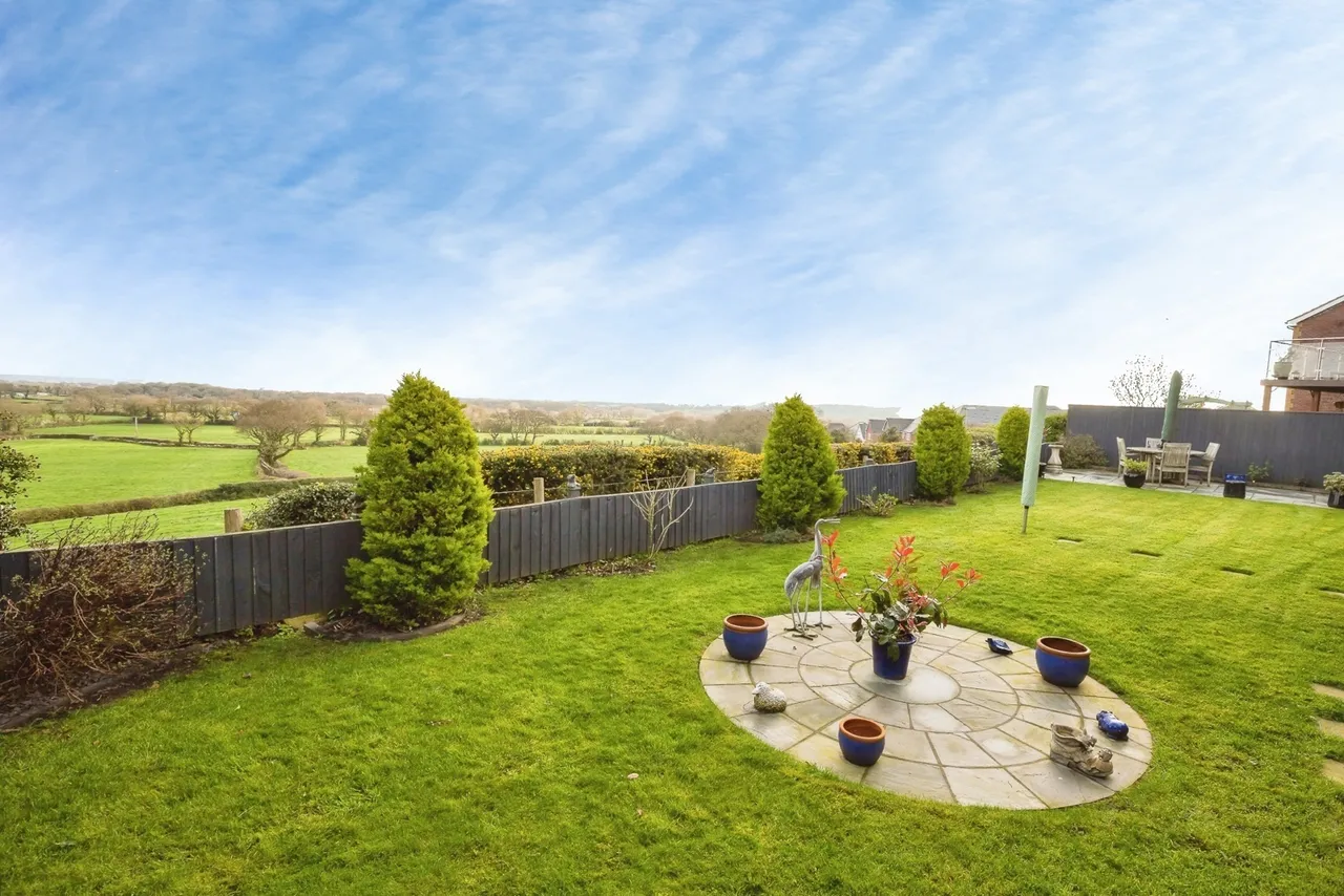Llys Y Graig, Bryn-y-Baal, CH7, photo 28