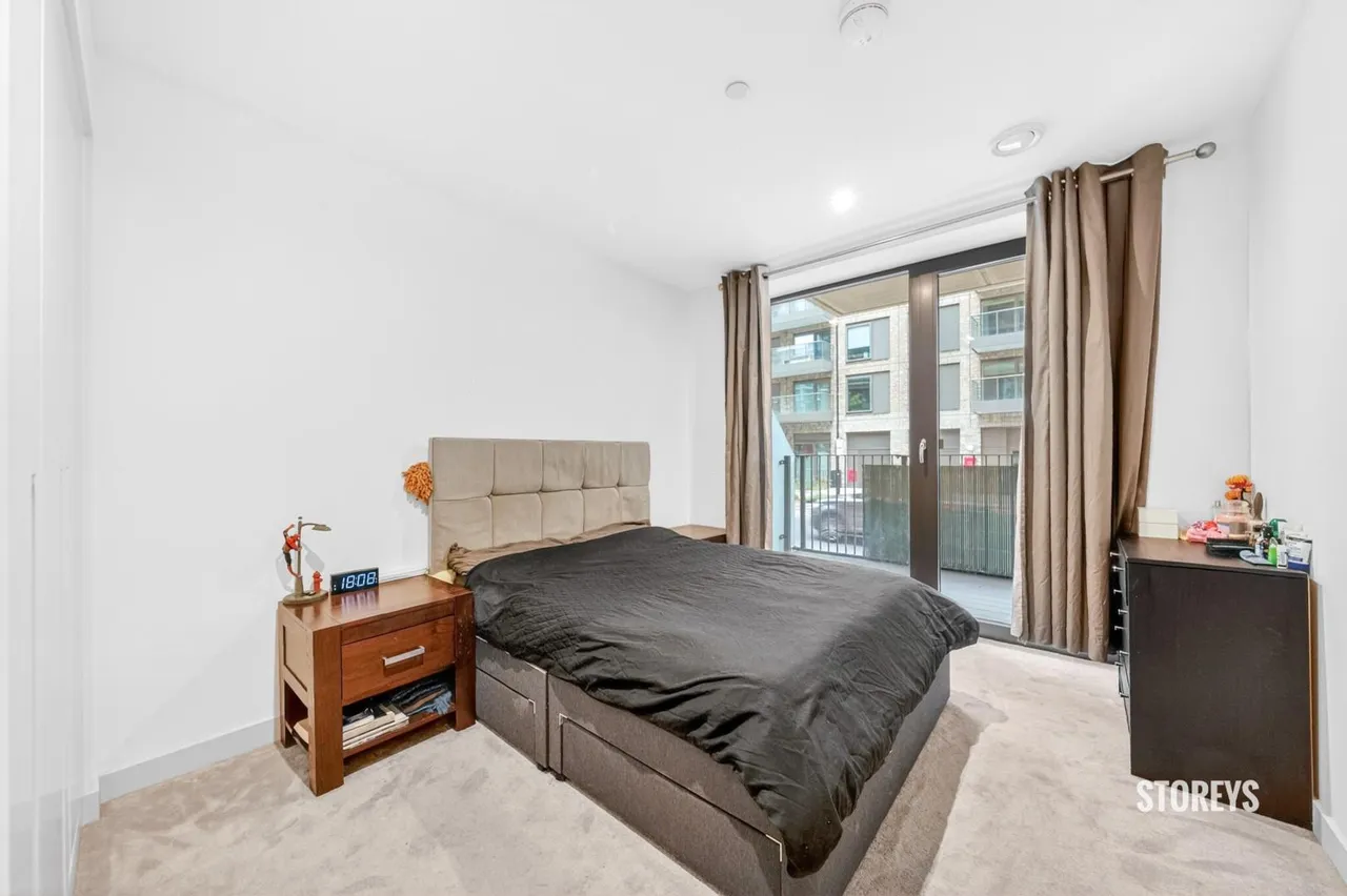 Royal Crest Avenue, Silvertown, E16, photo 10