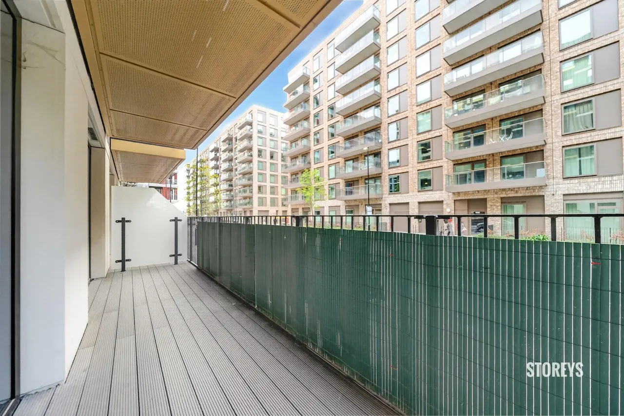 Royal Crest Avenue, Silvertown, E16, photo 4