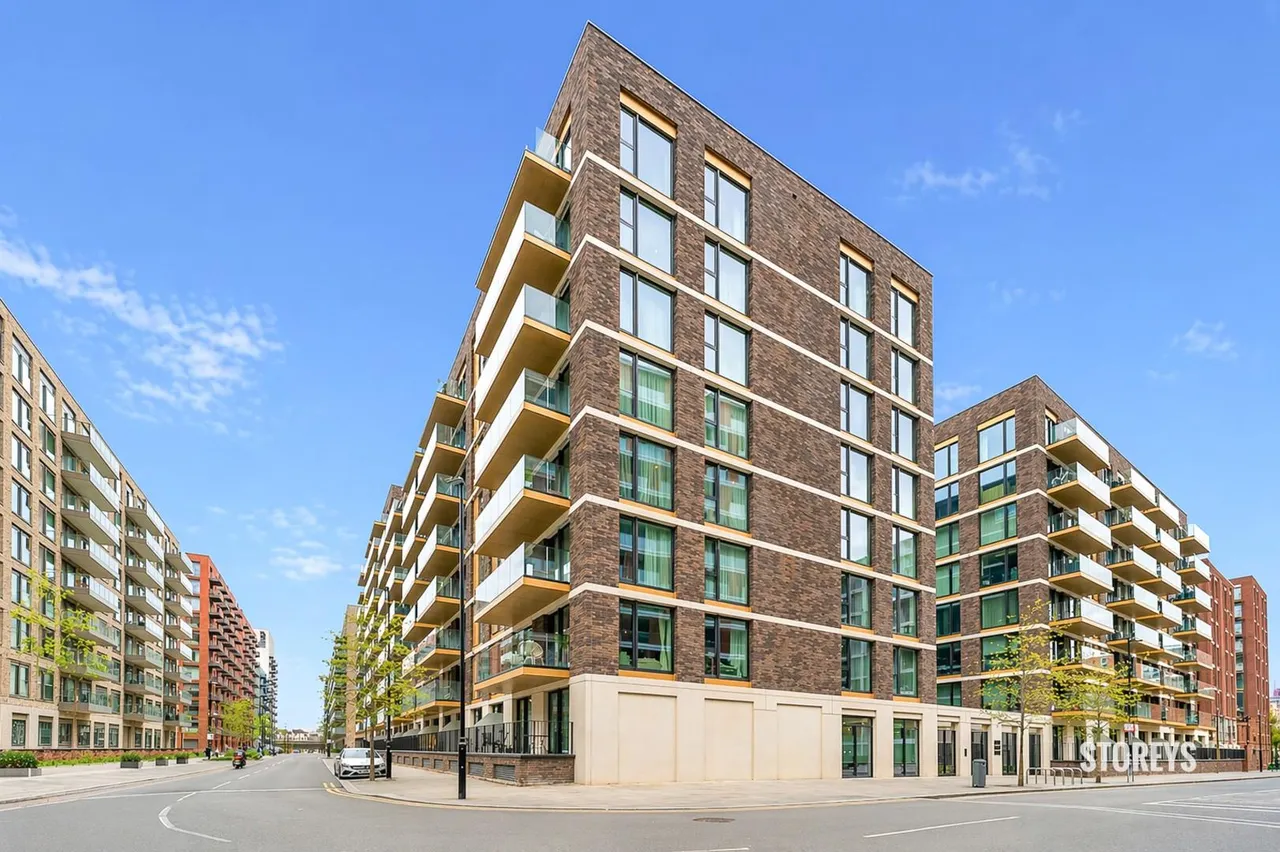 Royal Crest Avenue, Silvertown, E16, photo 14