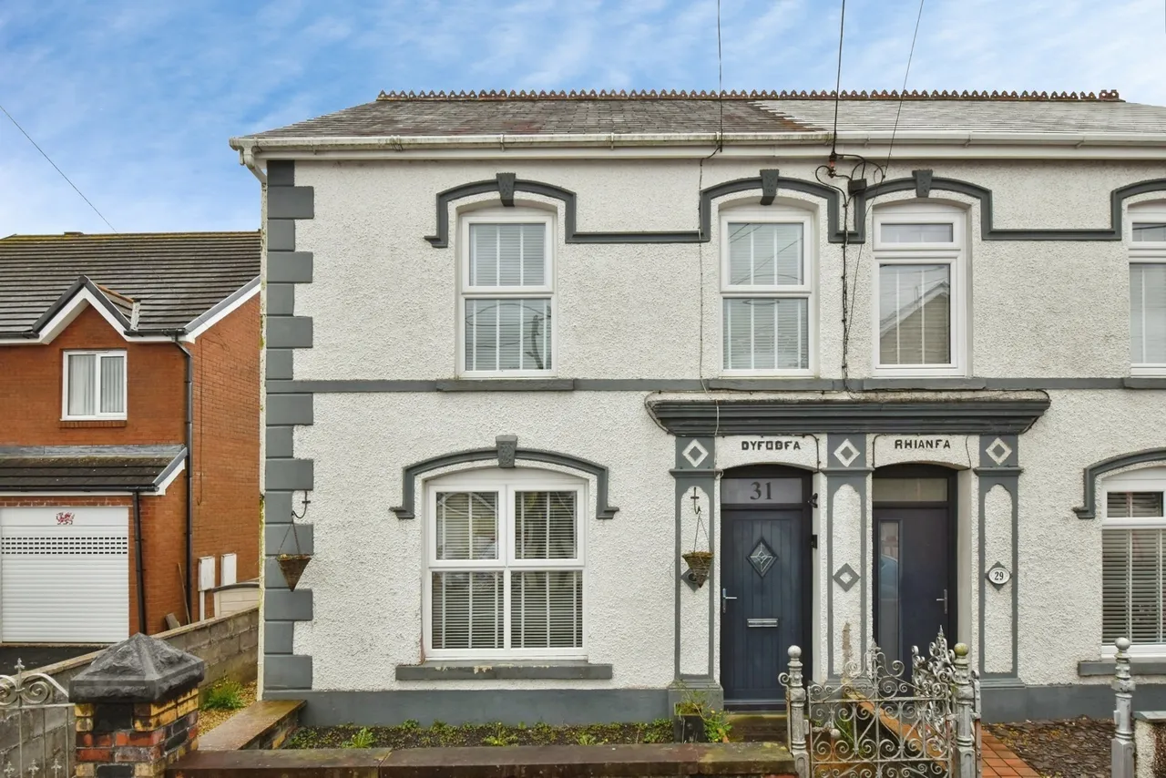 Tycroes Road, Tycroes, SA18, photo 17