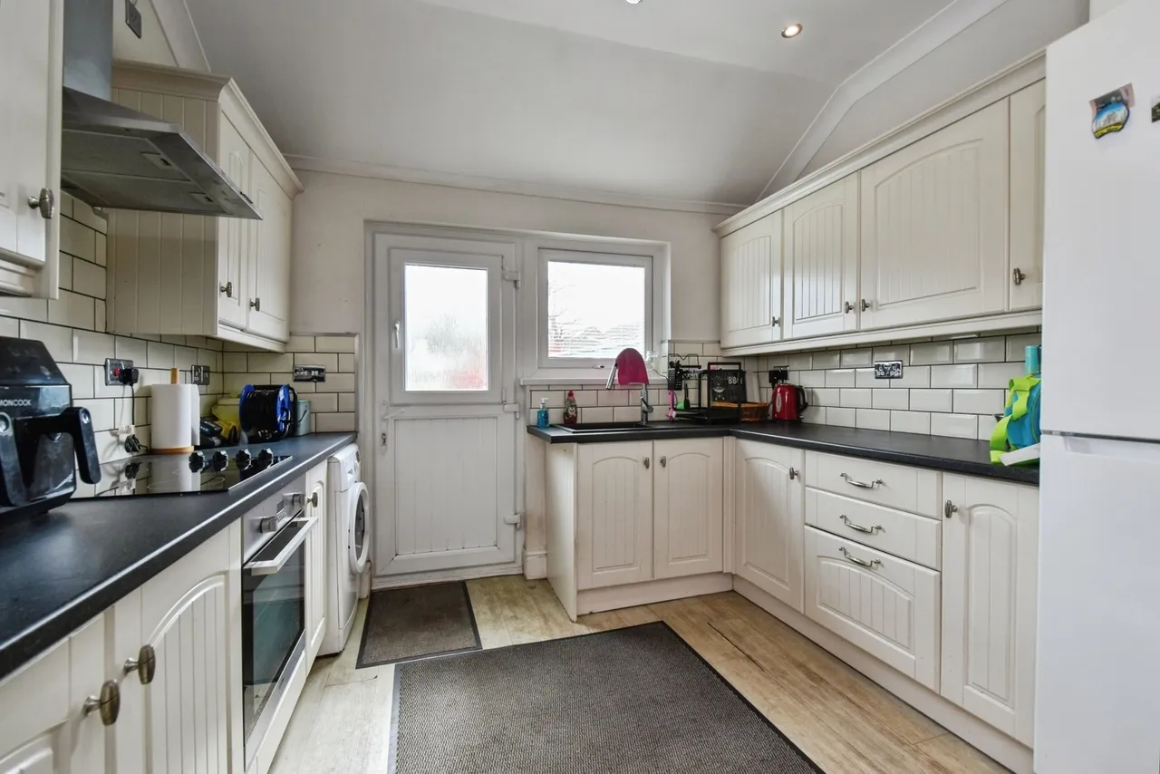 Tycroes Road, Tycroes, SA18, photo 6