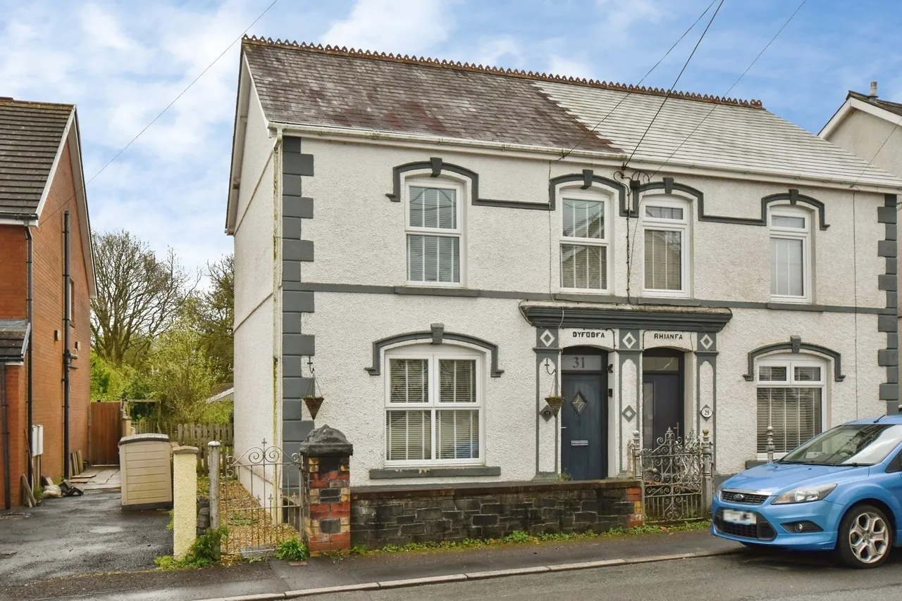 3 bed house for sale, Tycroes Road, Tycroes, SA18