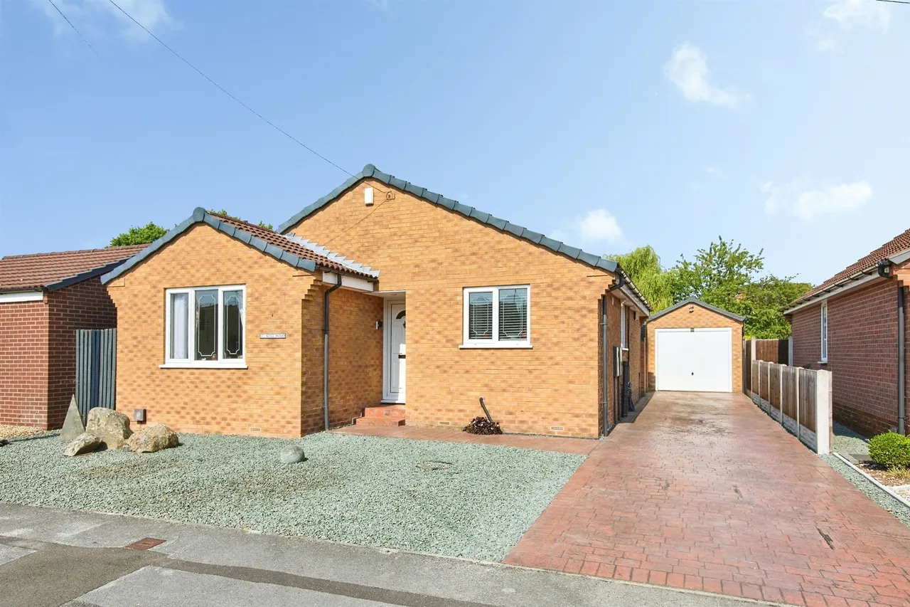 3 bed house for sale, Jennings Way, Burton-On-Trent, DE14