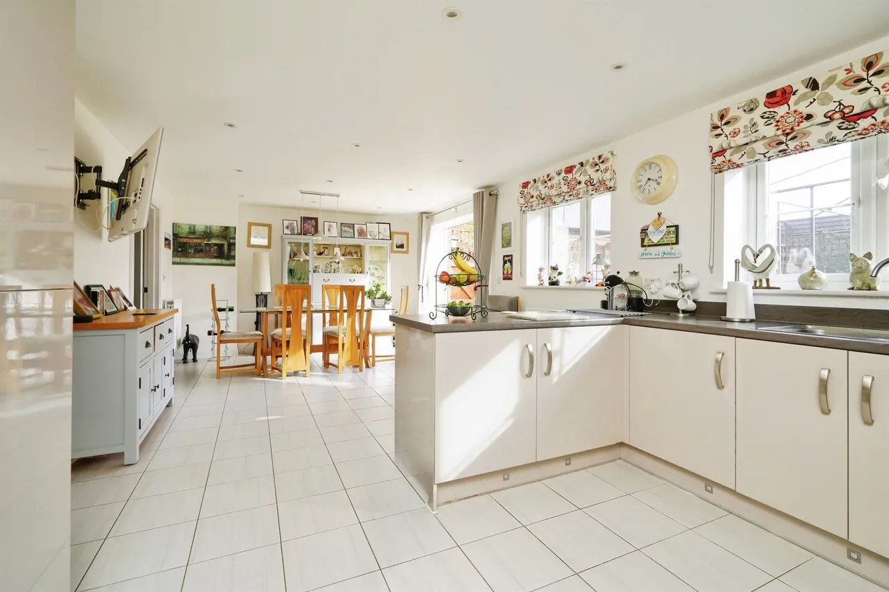 Camp Road, Upper Heyford, OX25, photo 8