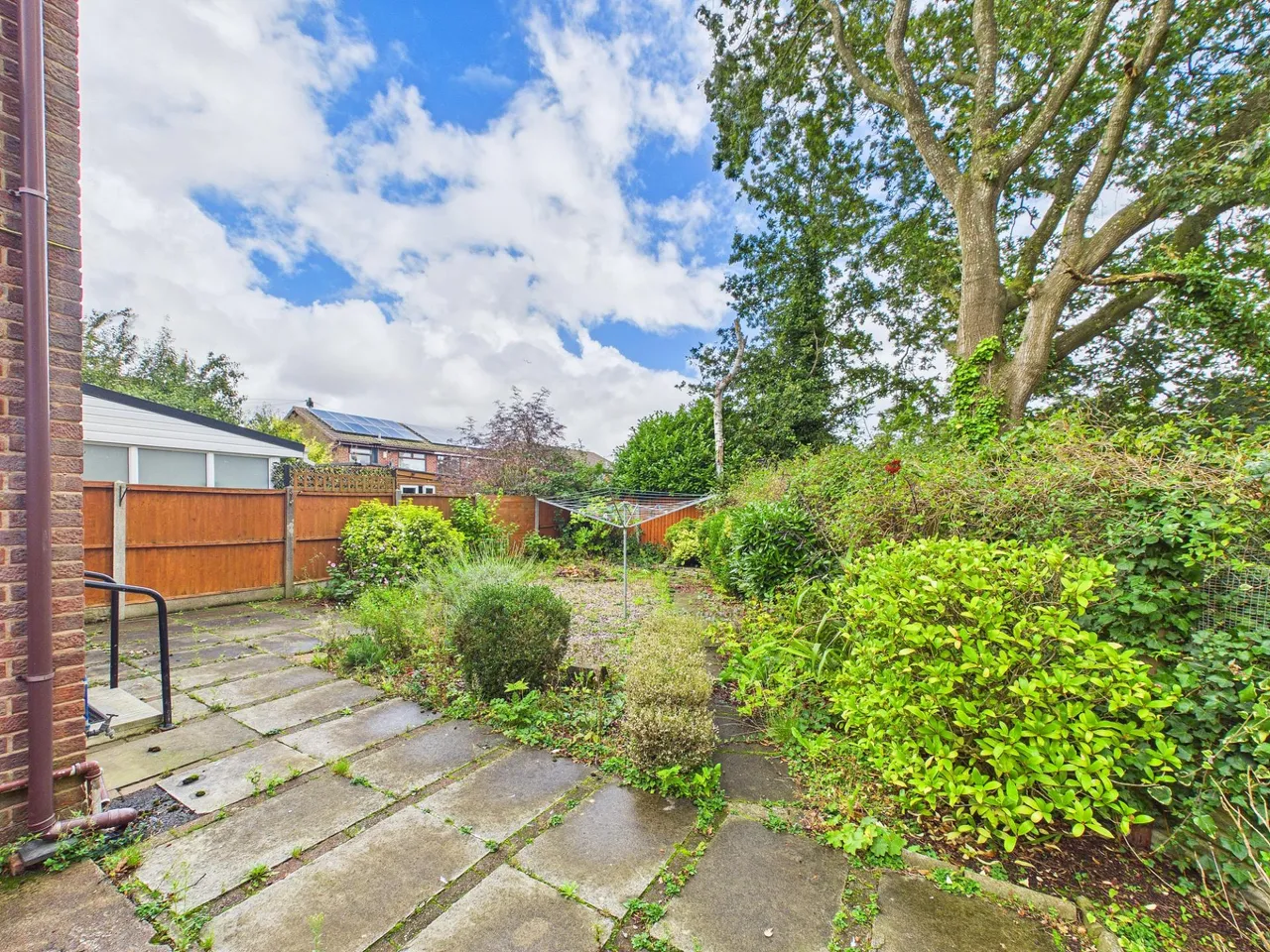 Meadowcroft, Sutton, WA9, photo 29