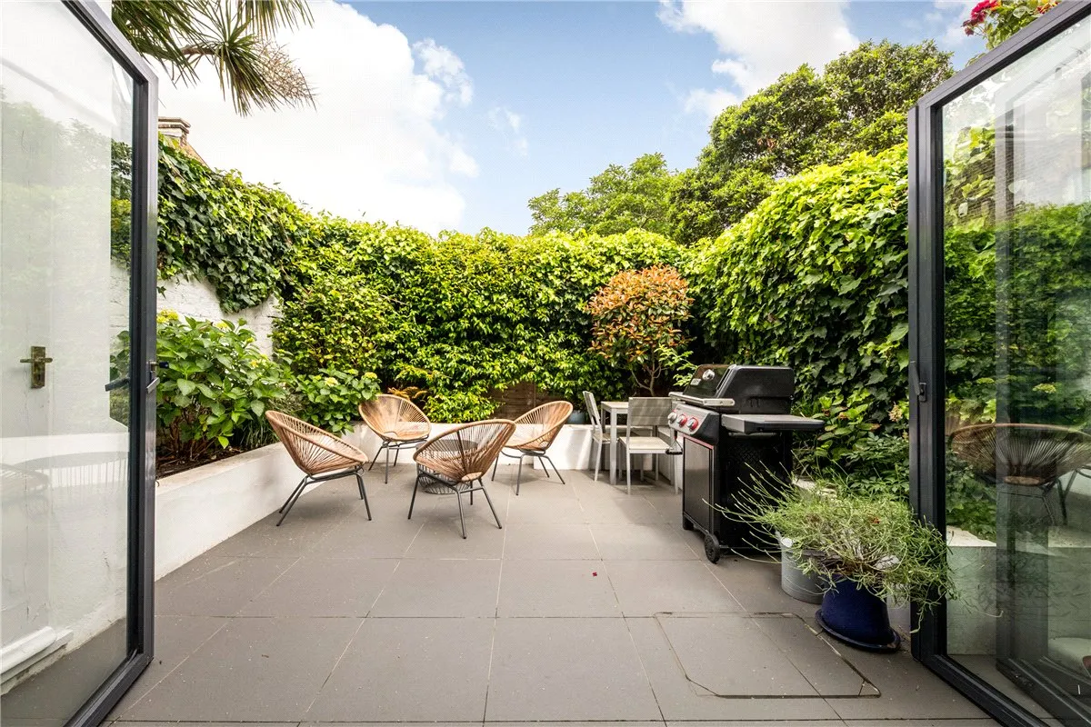 Nottingham Road, London, SW17, photo 2