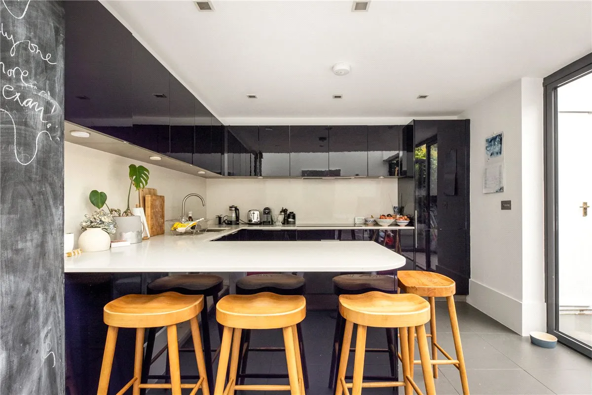 Nottingham Road, London, SW17, photo 10