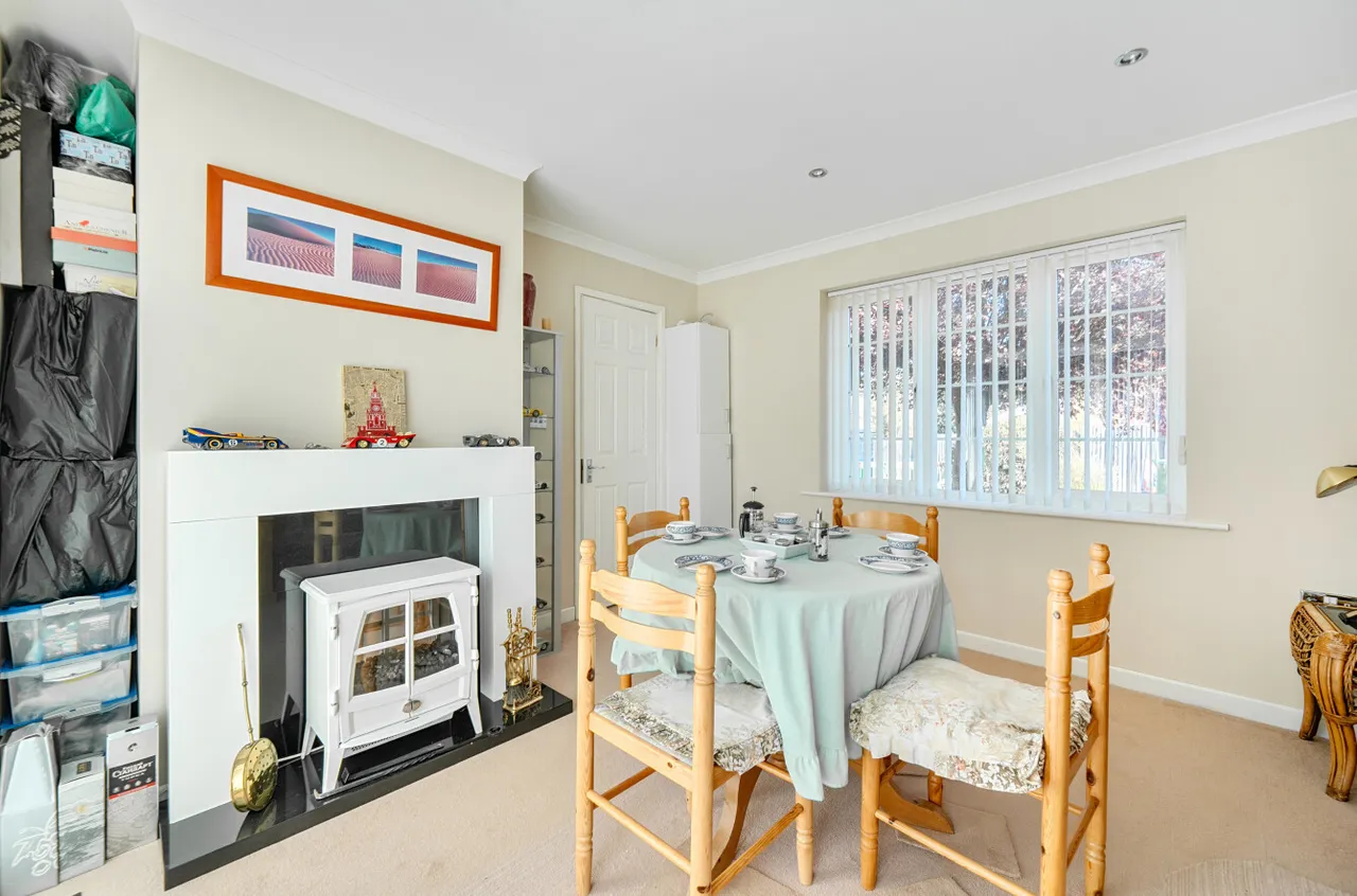 Kilmartin Gardens, Frimley, Camberley, Surrey, GU16 8XL, photo 6