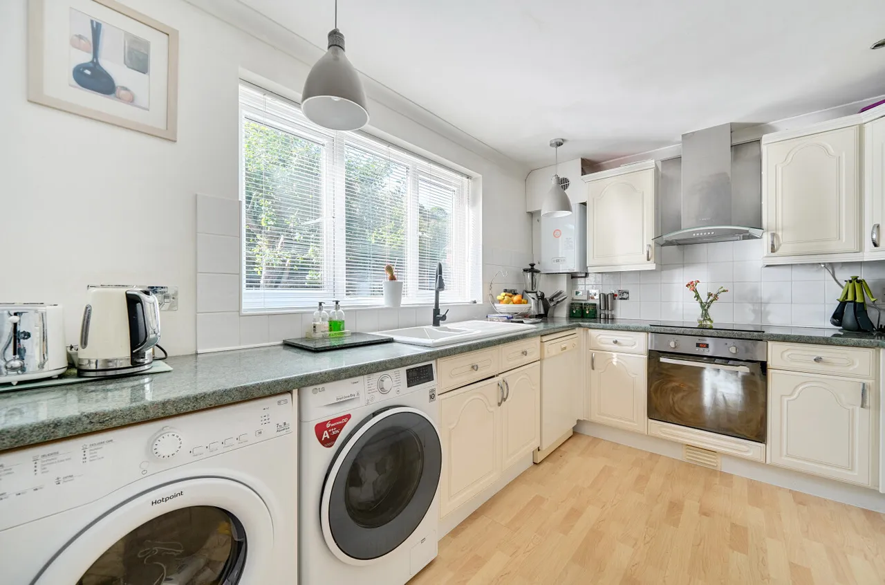 Kilmartin Gardens, Frimley, Camberley, Surrey, GU16 8XL, photo 14