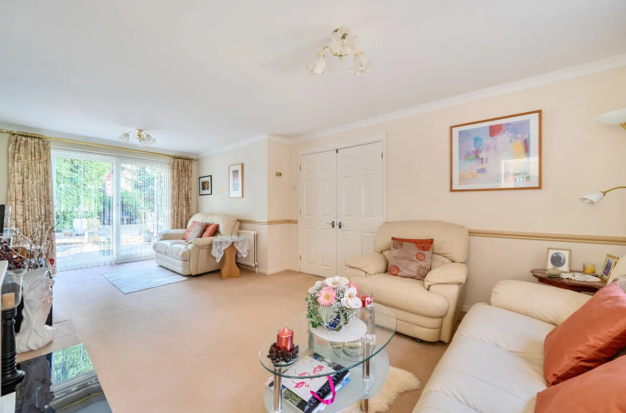 Kilmartin Gardens, Frimley, Camberley, Surrey, GU16 8XL, photo 3