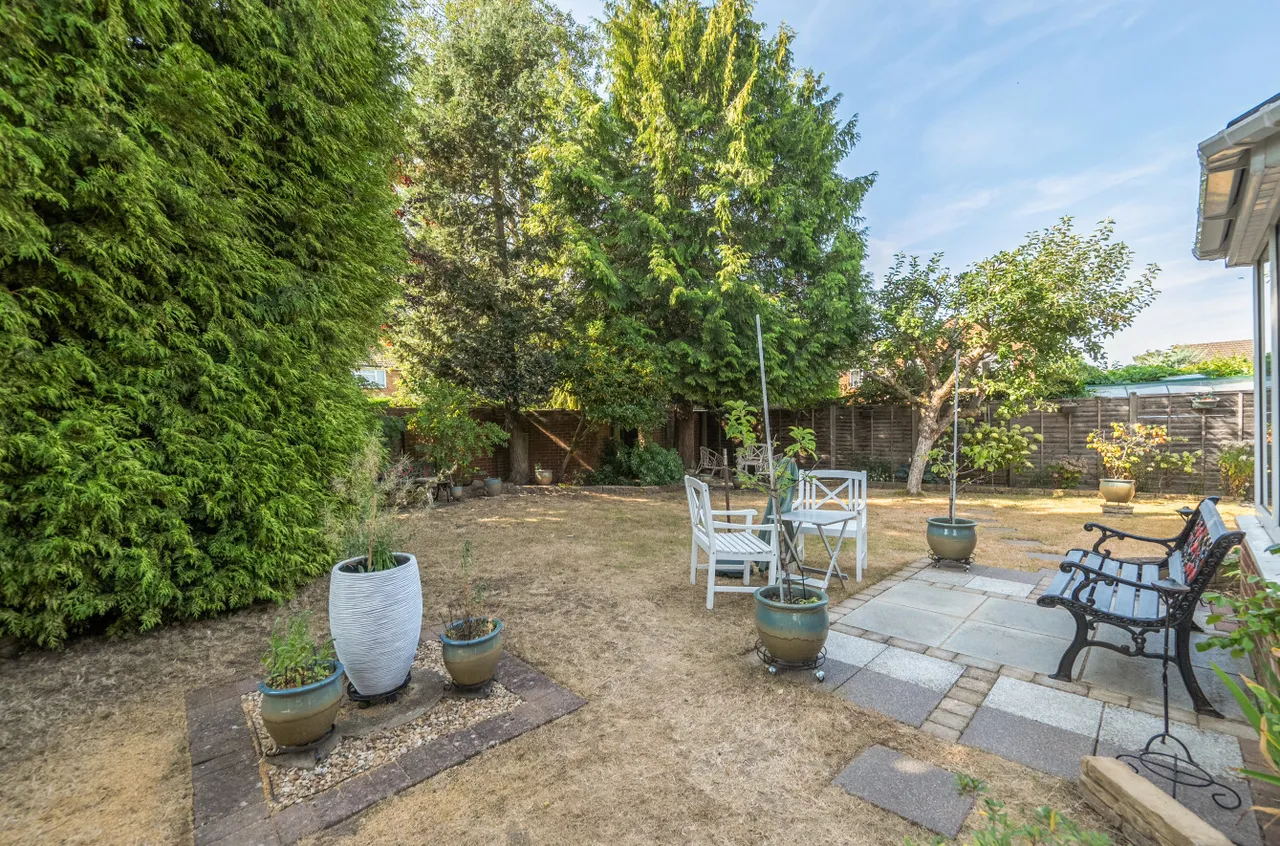 Kilmartin Gardens, Frimley, Camberley, Surrey, GU16 8XL, photo 20