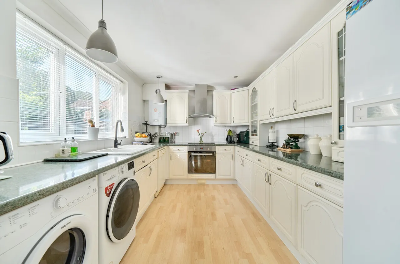 Kilmartin Gardens, Frimley, Camberley, Surrey, GU16 8XL, photo 7