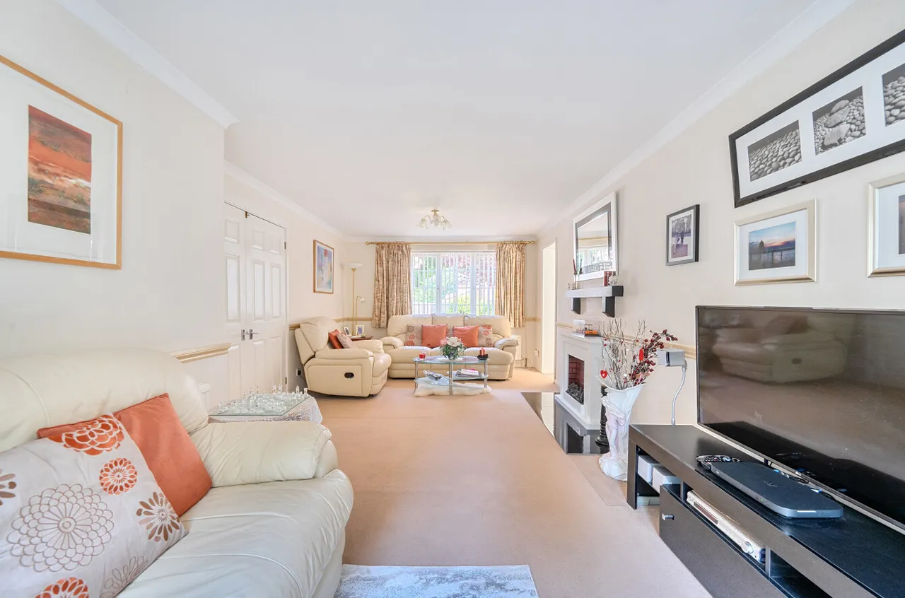 Kilmartin Gardens, Frimley, Camberley, Surrey, GU16 8XL, photo 11